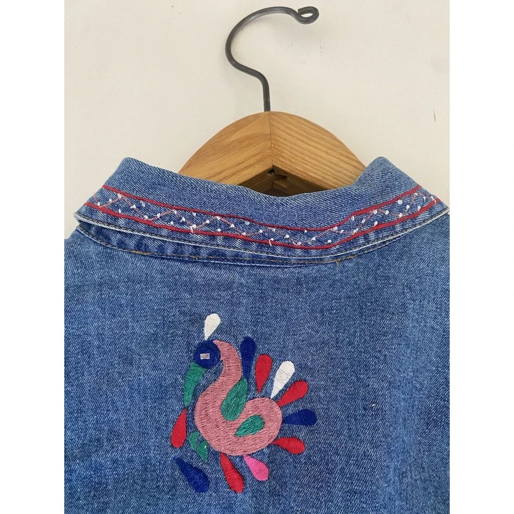 Chicos Denim Jacket Sz 1 Embellished Embroidered Birds & Floral Buffalo Button - Picture 15 of 16